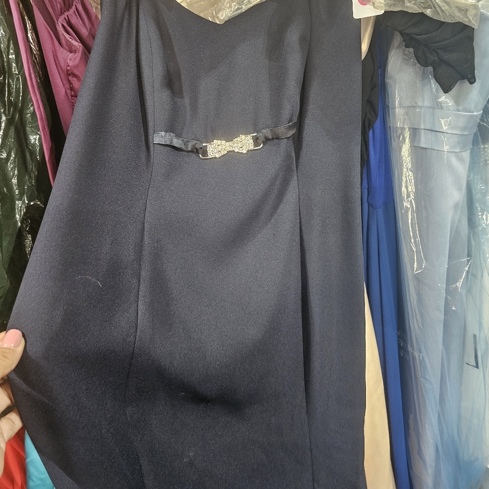 Reggie Formal floor length Navy blue Size 4 worn 1x- spaghetti straps/zip
